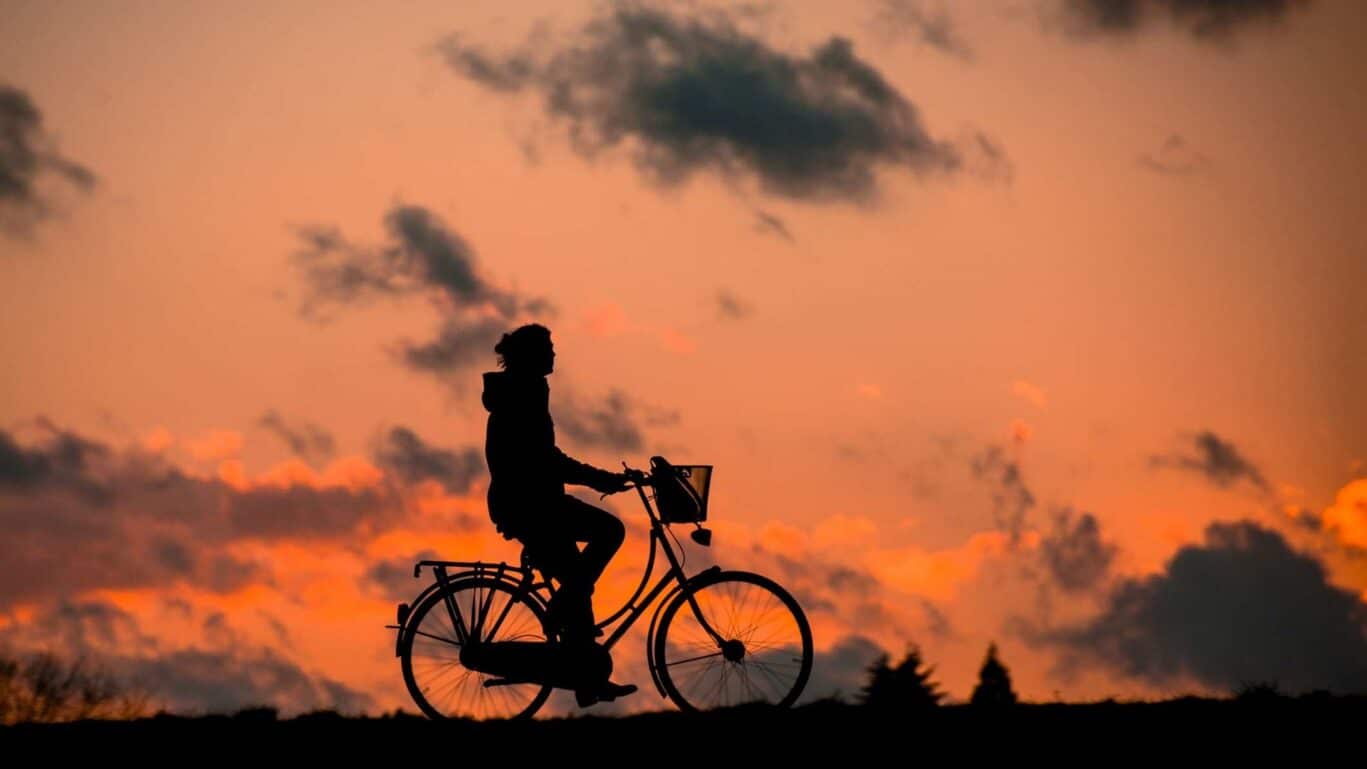 silhouette-683751_1920